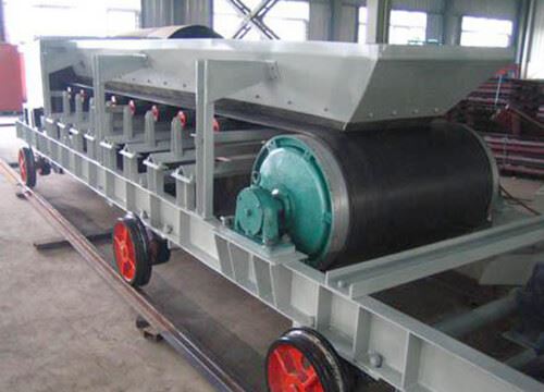 shuttle conveyor for grain